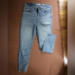 Re done light ankle crop raw hem, high waist button fly. Never altered, Size 29